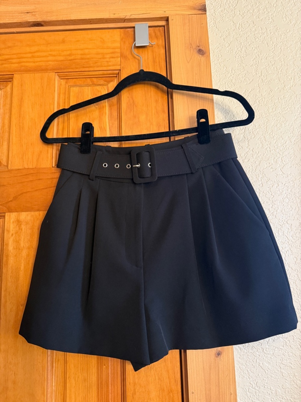 Gianni Bini Black Tailored Belted Shorts - Picture 6 of 10